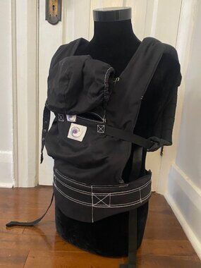 Ergobaby Carrier Black and white.